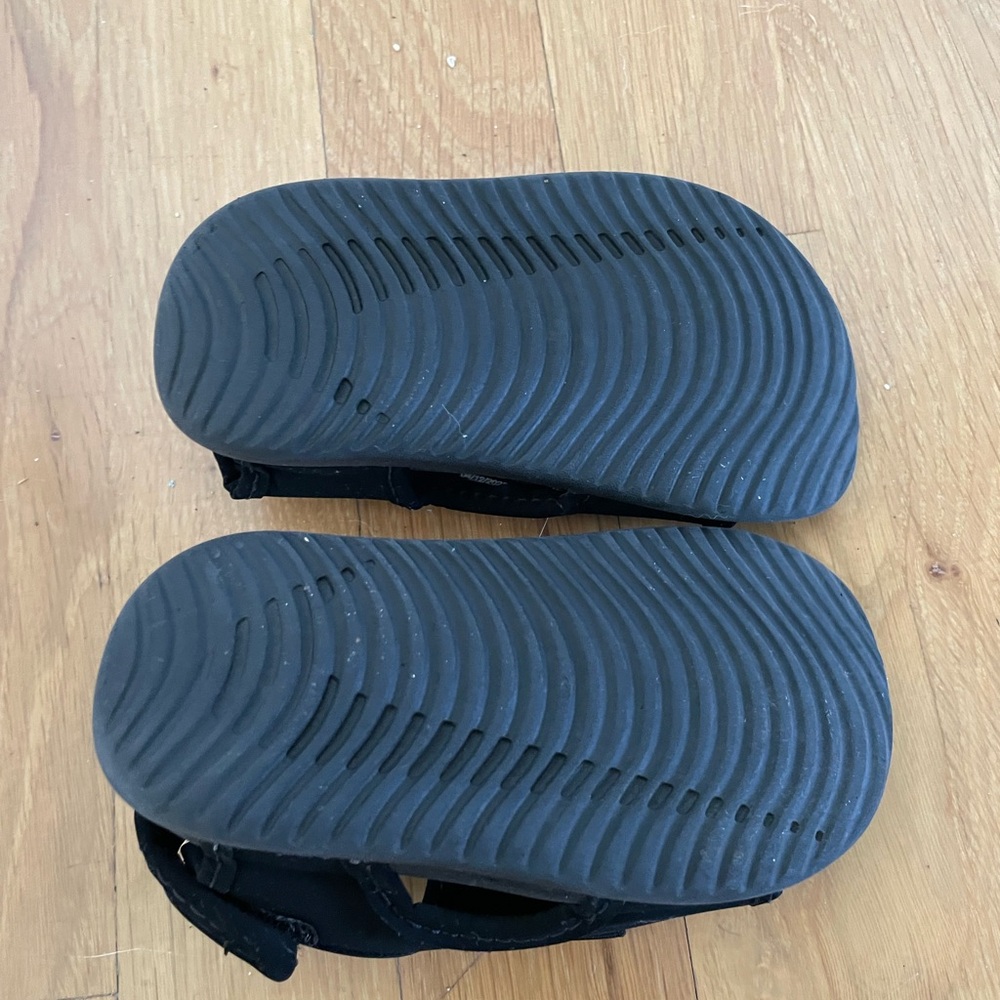 Nike Sunray Adjust Black and White Sandals - Picture 4 of 4